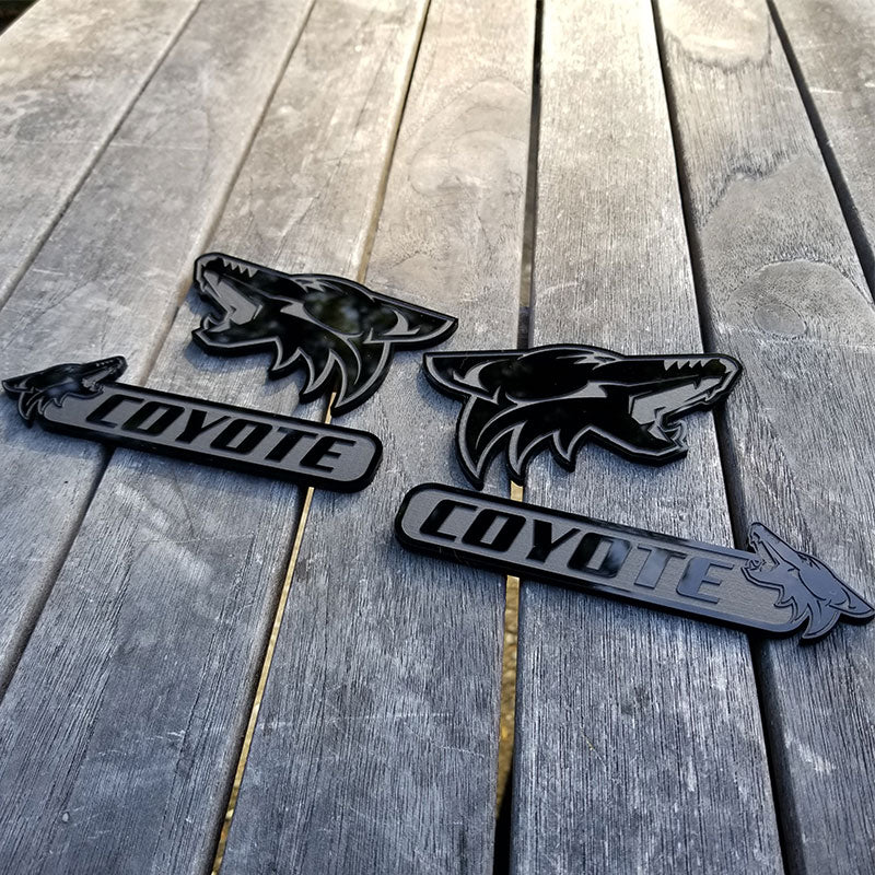 Howling Coyote Badge Set